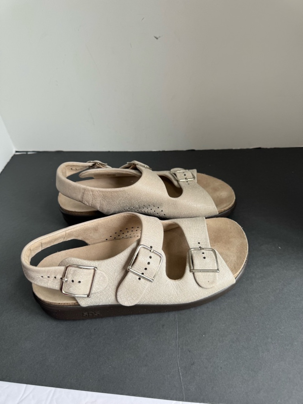 SAS Relaxed Printed Leather Buckle Strap Sandals. Size 8.5W - Picture 8 of 16